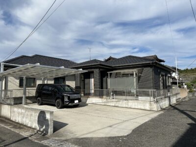 田川市桜町の土地134坪の広々敷地！2棟建つ2世帯住宅｜5LDK＋離れ1LDK！！広々2世帯住宅が登場しました!敷地内には 5LDK＋2Sの母屋（143.75㎡）と1LDKの離れ（64.10㎡）の2棟があり、親世帯・子世帯それぞれのプライバシーを保ちながら暮らせます。担当：伊藤　070-8504-0659までお気軽にお問い合わせください！