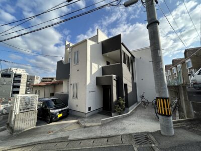 グランティックスタツイオーネ香椎　1LDKタイプ賃貸募集！！在宅ワークやプライベート空間を重視したい方にもおすすめの間取りです。室内はスタイリッシュなデザインで、独立洗面台やシステムキッチンなど、日々の生活を快適にする設備も充実。初めての一人暮らしからカップルでのご入居まで、幅広いニーズに対応します！！担当：伊藤　070-8504-0659までお気軽にお問い合わせください！